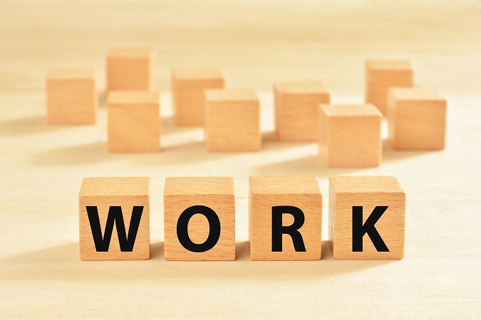 WORKと書かれた積み木